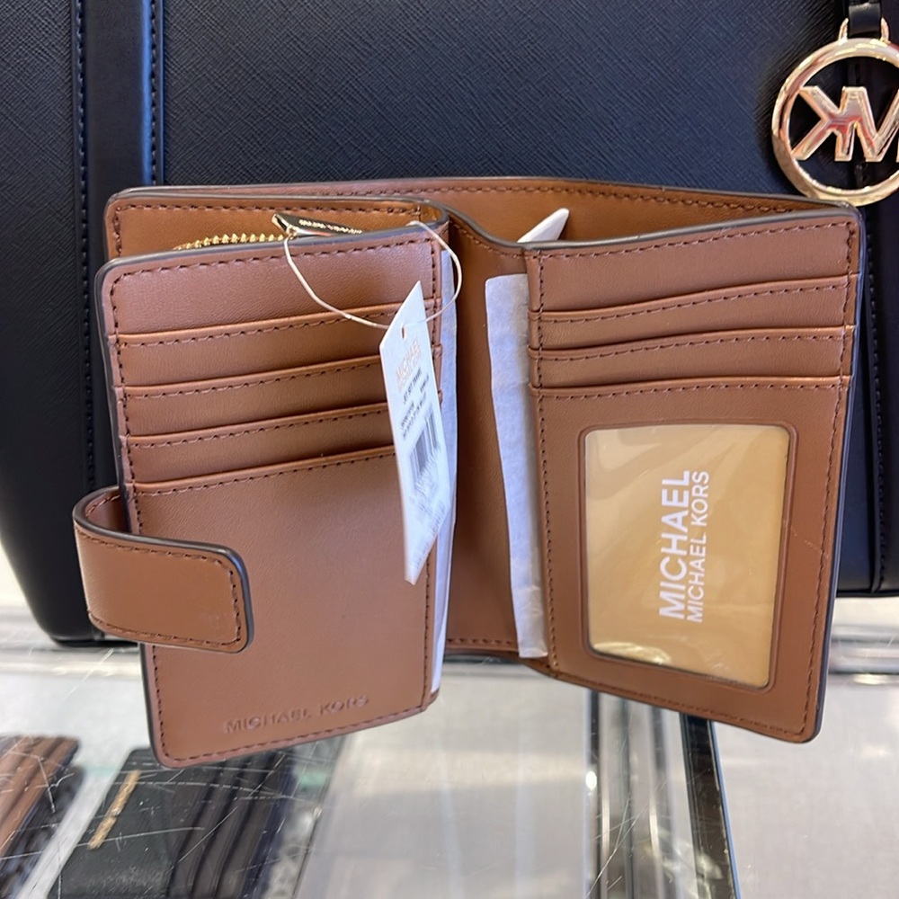 MICHAEL KORS
Medium Signature Logo Wallet 
Vanilla 
NWT - Picture 13 of 16